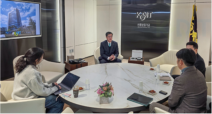 「언론사 인터뷰」